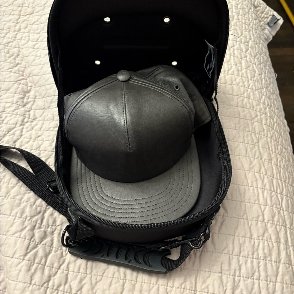 Rick Owen’s Black Crossbody Bag grey leather hat one size